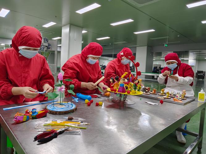 很抱歉，您提供的企业名称“闳均趣”无法确认具体指向哪家企业——在全国企业信用信息公示系统中未检索到完全匹配的名称，可能名称存在文字偏差（如“宏均趣”“鸿钧趣”等）、是企业字号简称，或是某个项目/楼宇品牌名。